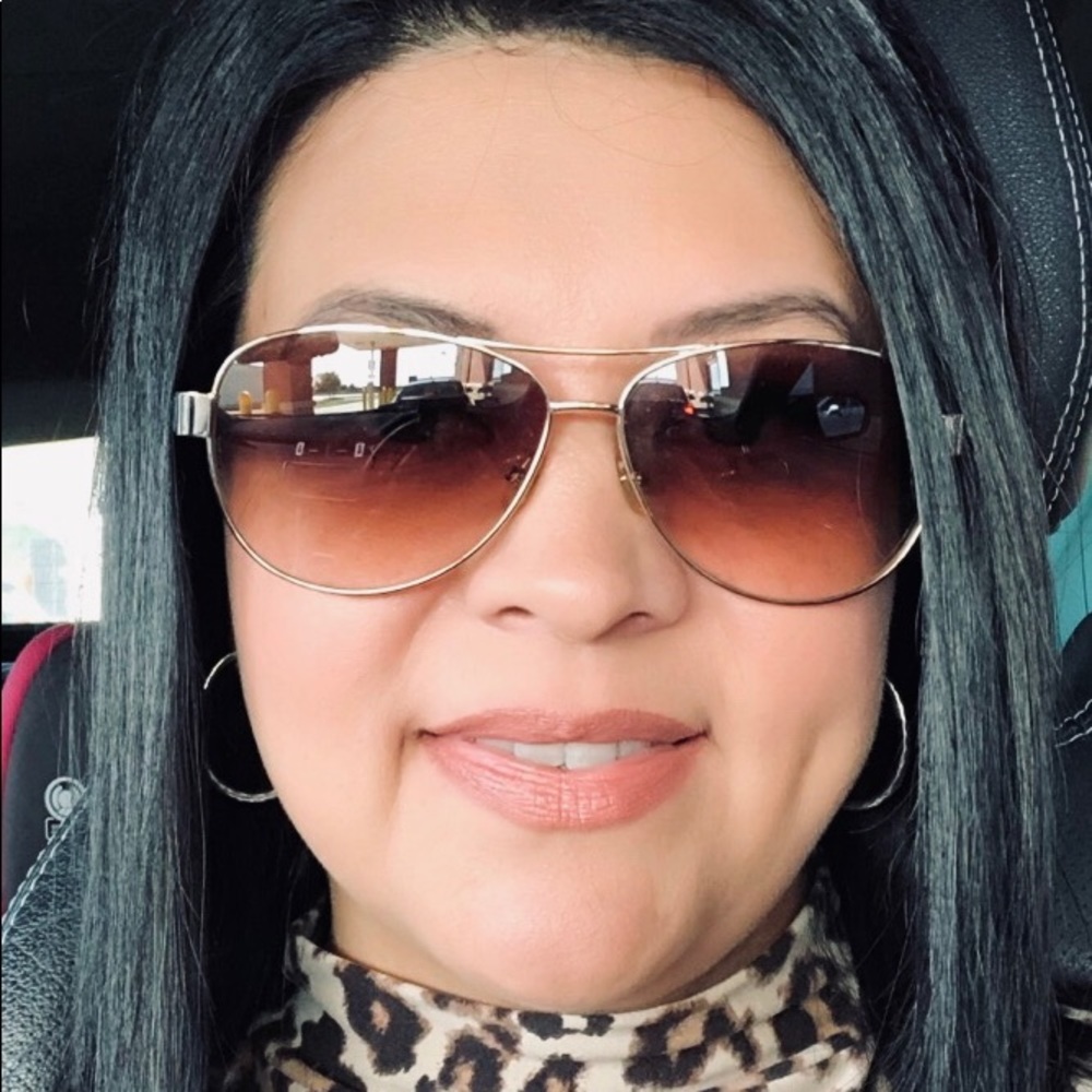 Meet your Posher, Loida